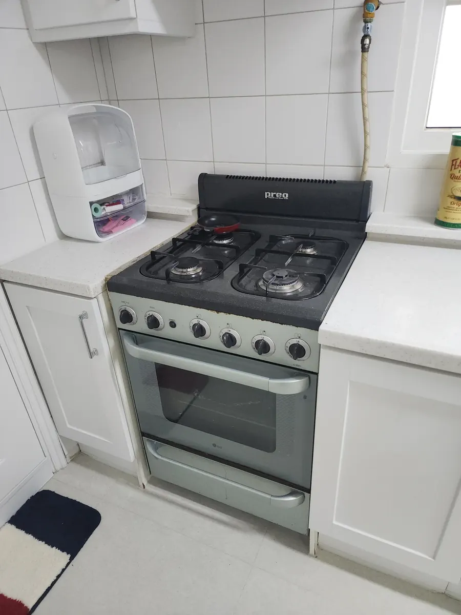 가스오븐레인지 철거 후 하부장 — 하부장 사이 가스오븐레인지
