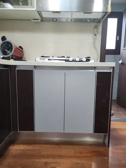 하부장 제작 — 설치를 마친 하부장